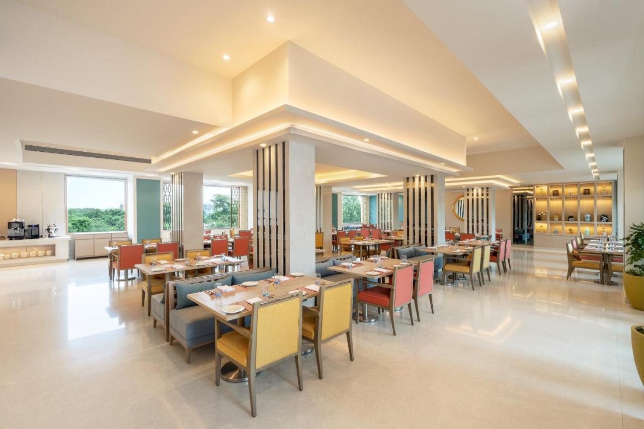 Vivanta Ahmedabad Sg Highway Eksteriør bilde