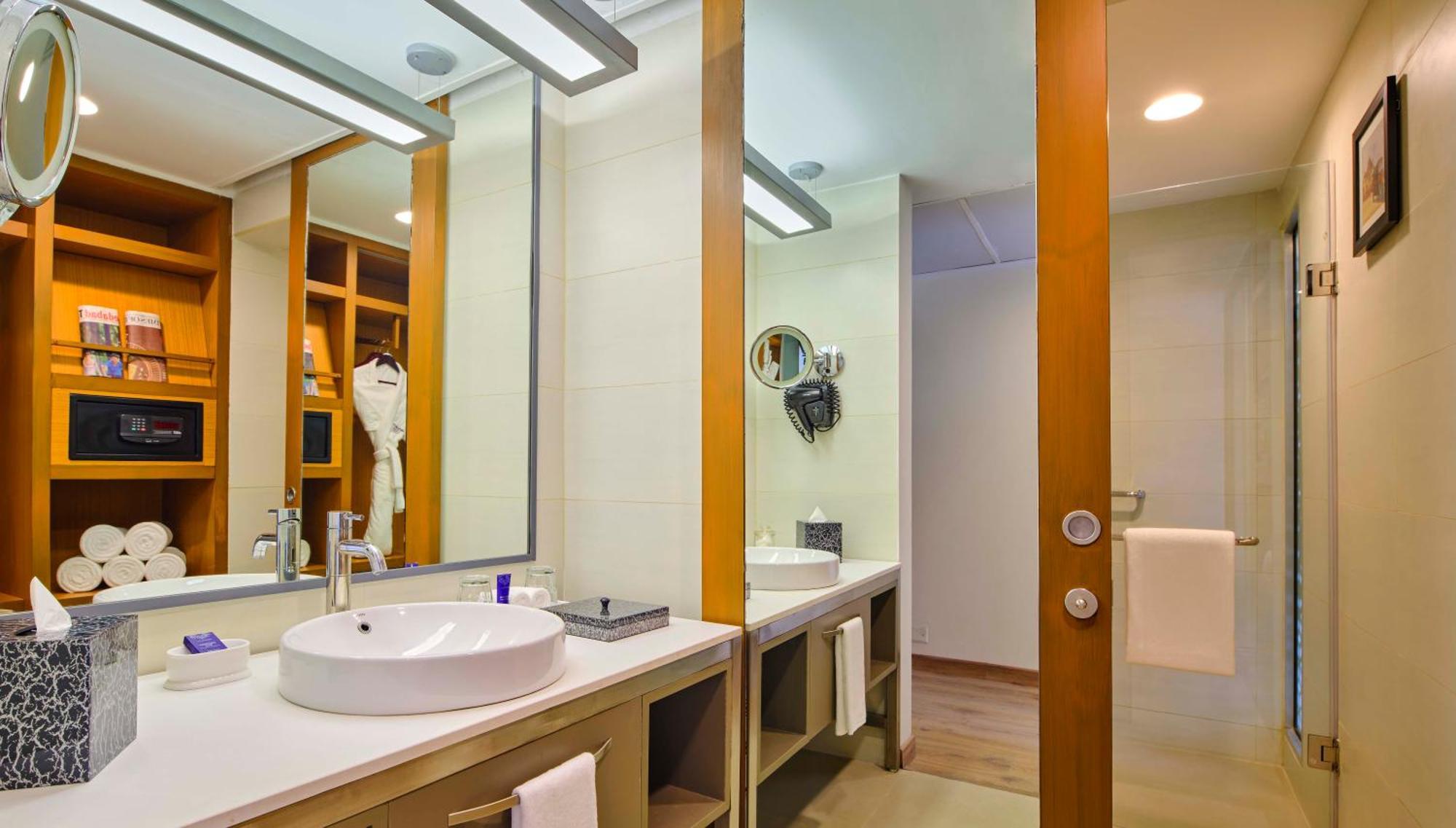 Vivanta Ahmedabad Sg Highway Eksteriør bilde